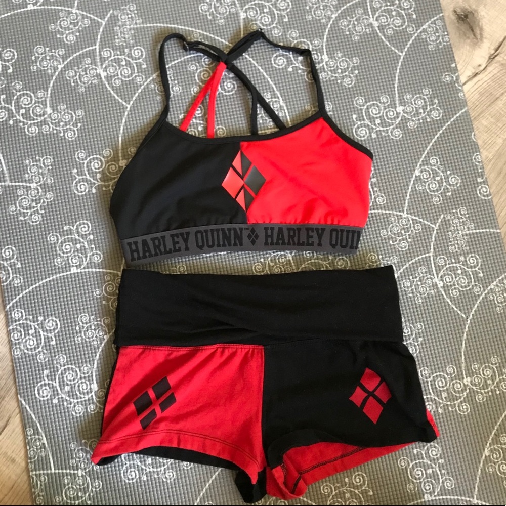 HOT TOPIC HARLEY QUINN PJ SET